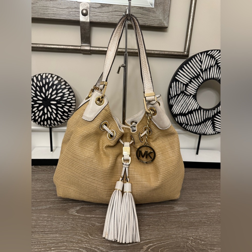 Michael Kors Beige and White Shoulder Bag